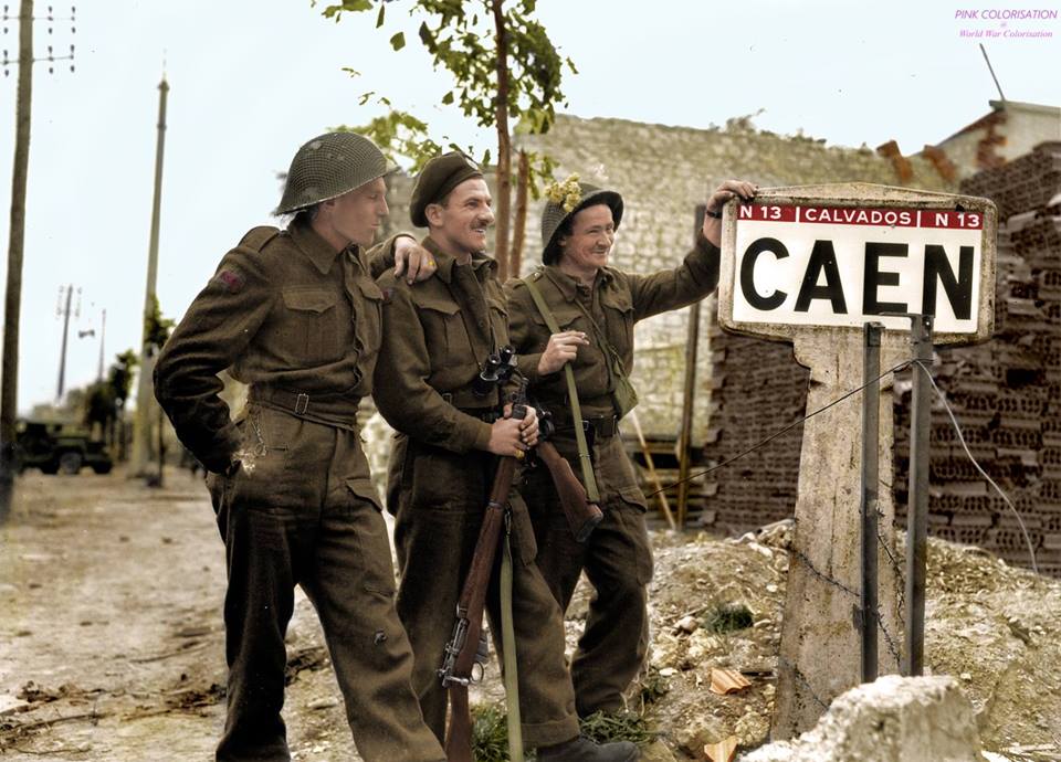 Anglais à l'entrée de Caen (10 juillet 1944)