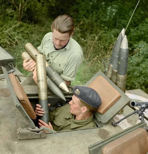 Approvisionnement en munitions (17 juillet 1944)