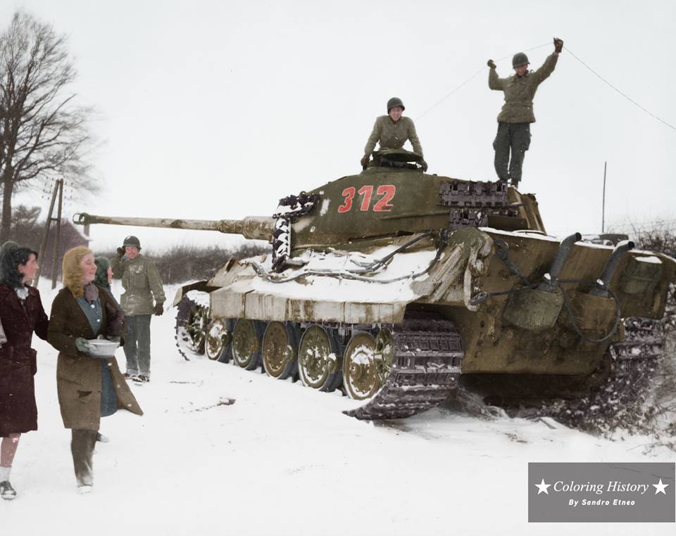 Inspection d'un Tigre II (début 1945)