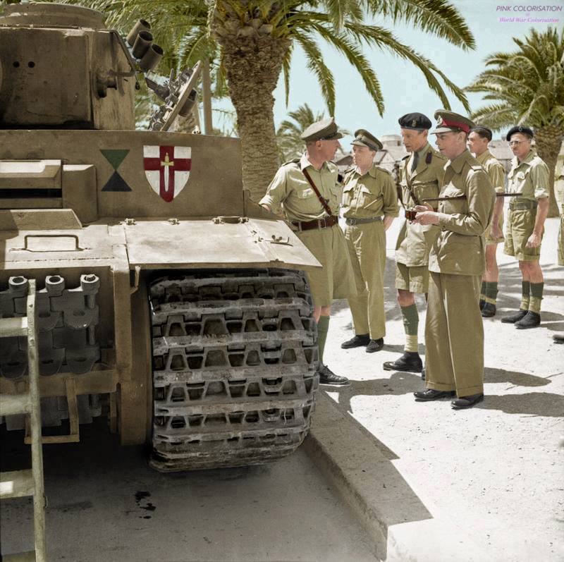 Inspection d'un Tigre par le Roi George VI (juin 1943)