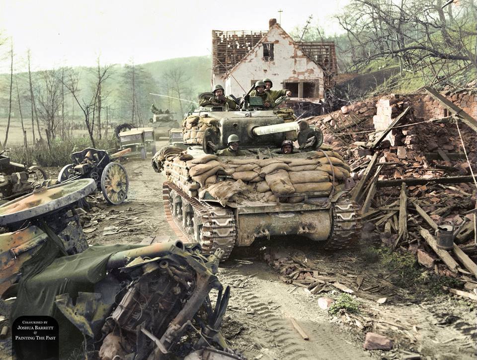 Sherman M4A1 sur une route allemande (23 mars 1945)