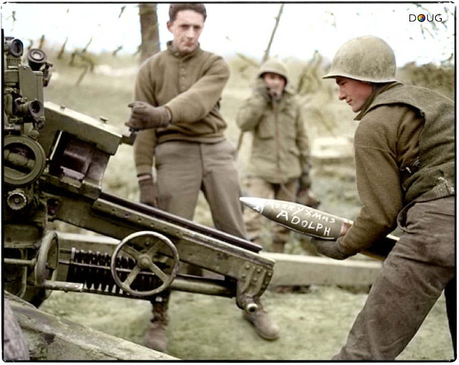 Mortier de 105mm durant la bataille des Ardennes (décembre 1944)