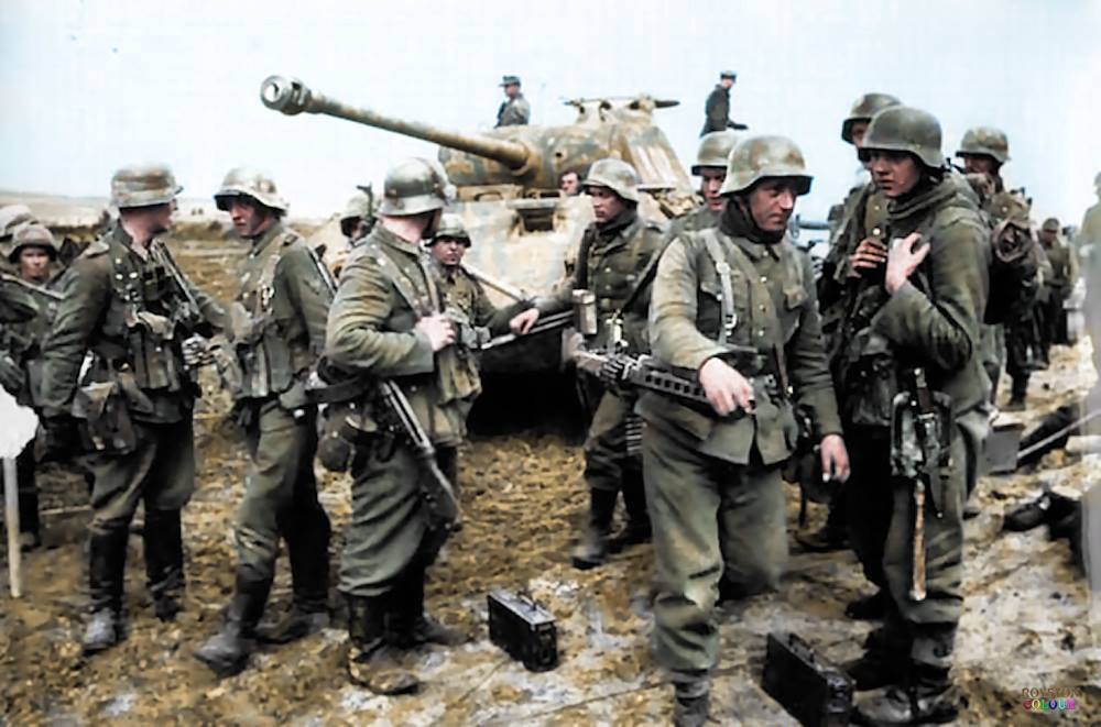 Panther avec infanterie allemande (6 avril 1944) 