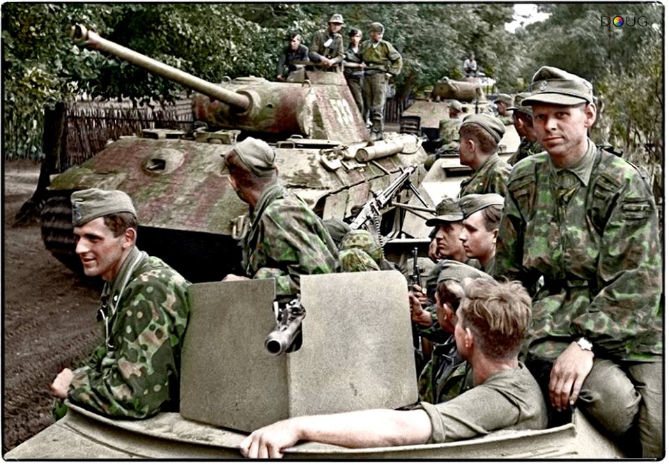 Panther de Mühlenkamp et Sd.Kfz 251 3 (juillet 1944)