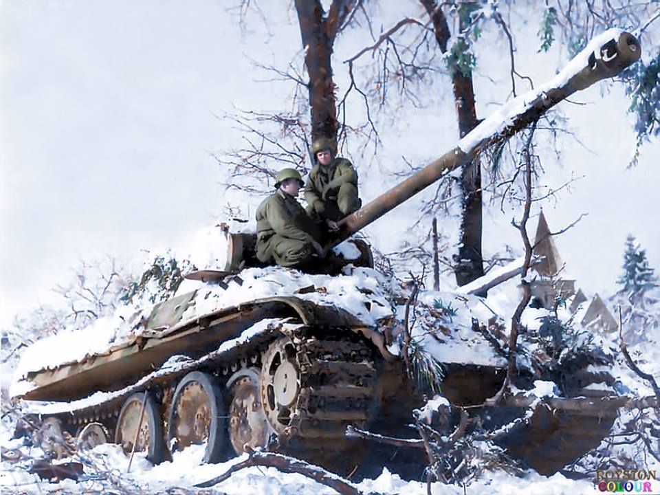 Inspection d'un Panther dans les Ardennes (27 décembre 1944)