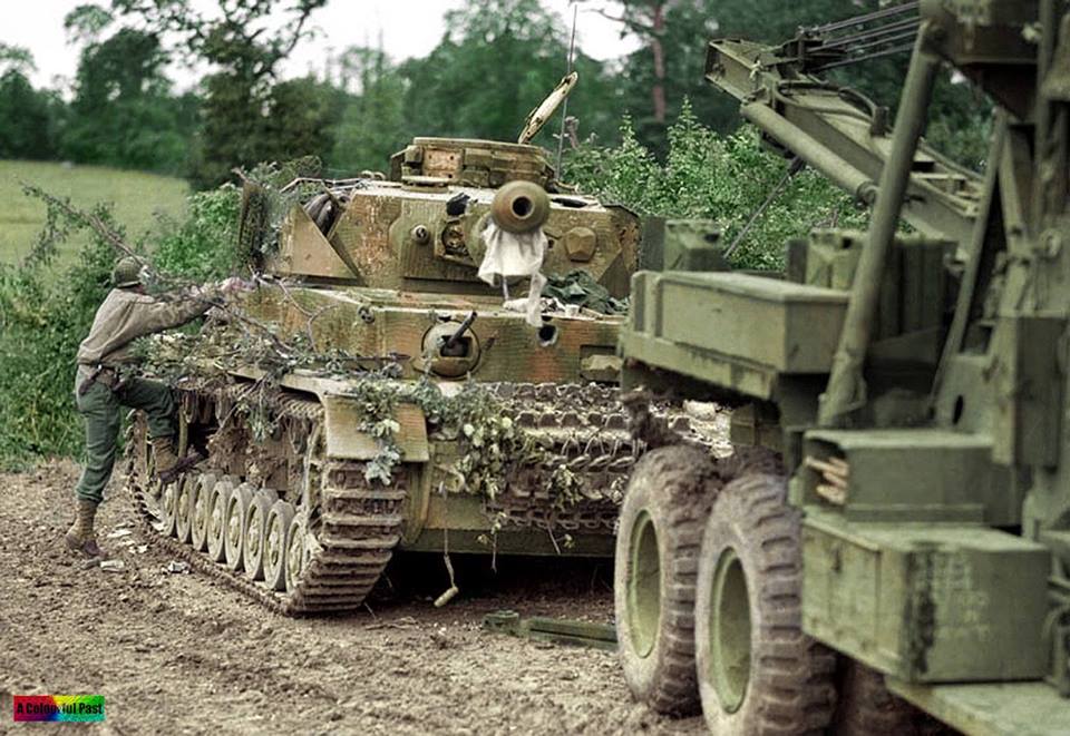 Remorquage d'un Panzer IV ausf. J (9 juillet 1944)